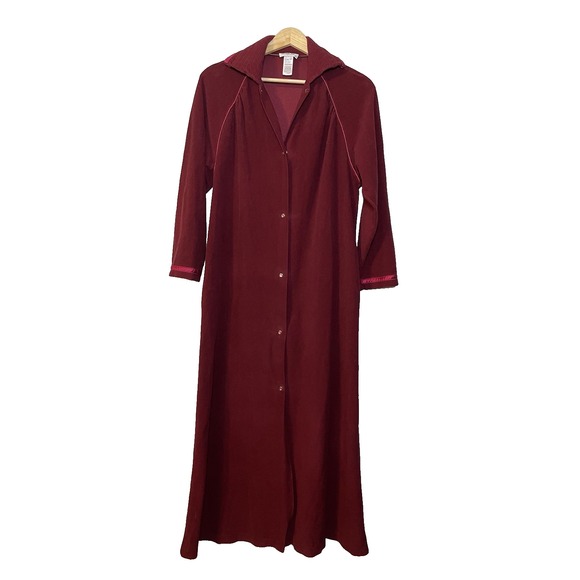 Vanity Fair Other - Vanity Fair Velour Robe‎ Womens Small Burgundy Red Pearl Snap Cozy Comfy Pocket